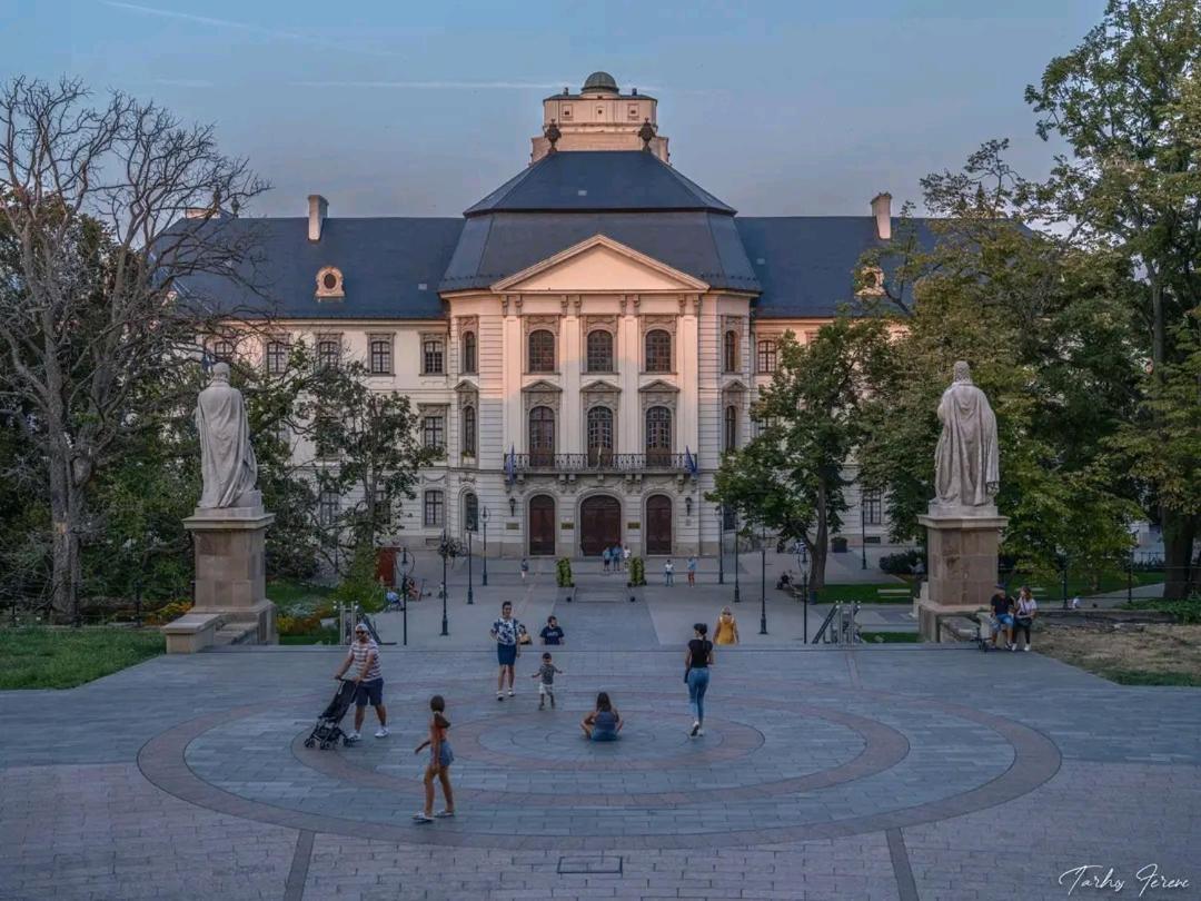 Albina Apartman Eger Esterno foto