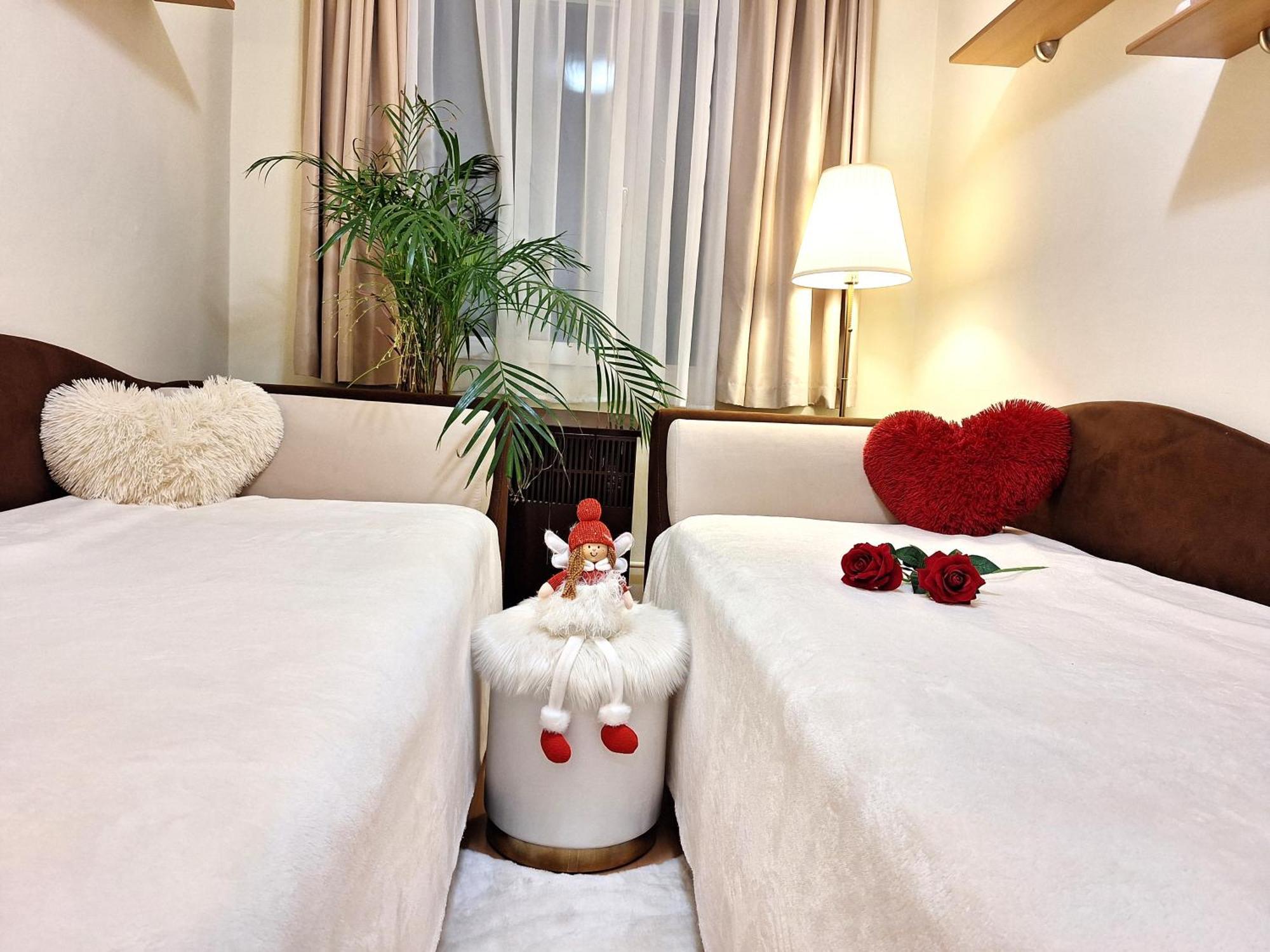 Albina Apartman Eger Esterno foto